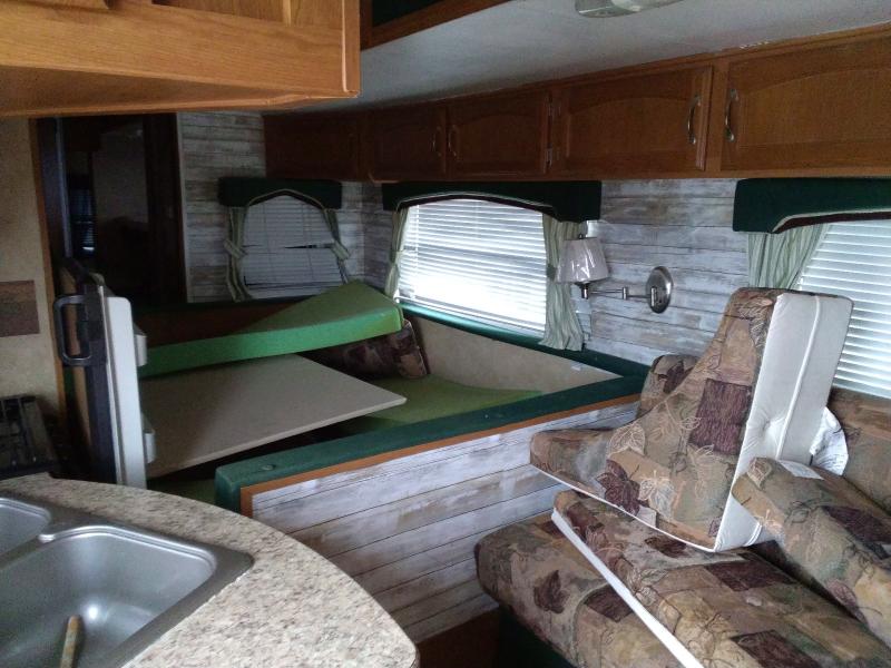 2008 Wildwood Forest riv VIN 4X4TWDE208A242395 COPART salvage auction — NORMAL WEAR, RC, sold $275 on 2026-07-28 (photo 6)