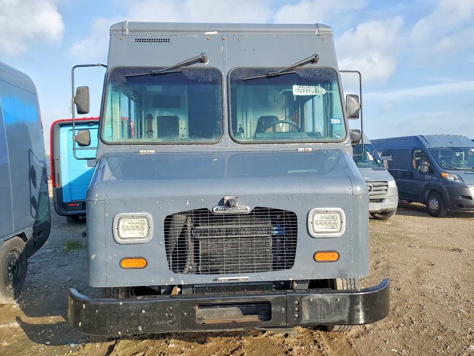 2021 Frht - freightliner All other VIN 4UZAC2GA2MCMM9587 COPART salvage auction — MINOR DENT/SCRATCHES, TX - CERTIFICATE OF TITLE, sold $16,300 on 2026-07-14 (photo 5)