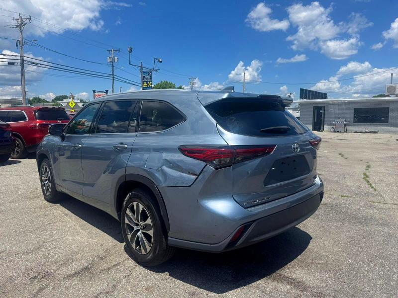 2022 Toyota Highlander VIN 5TDGZRAH0NS123413 COPART salvage auction — NORMAL WEAR, WV - CERTIFICATE OF TITLE (P), sold $22,900 on 2026-07-10 (photo 3)