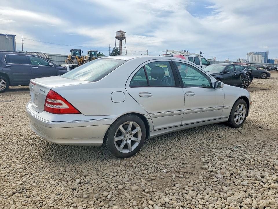2007 Mercedes-benz C class VIN WDBRF92H07F891863 COPART salvage auction — MINOR DENT/SCRATCHES, Il - Certificate Of Title, sold $2,400 on 2026-07-31 (photo 3)