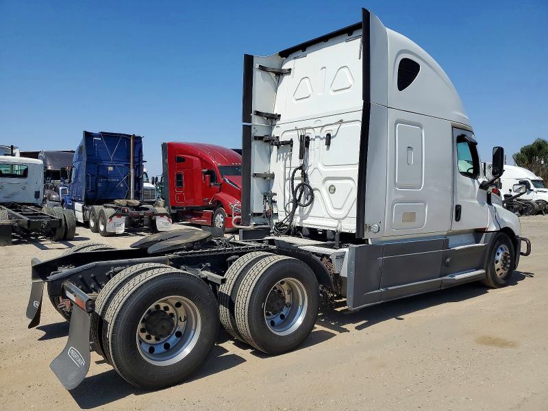 2020 Freightliner All other VIN 3AKJHHDR4LSLP7256 COPART salvage auction — NORMAL WEAR, IN - DIS/DLR/EXP ONLY CLEAN TITLE, sold $14,800 on 2026-07-23 (photo 4)