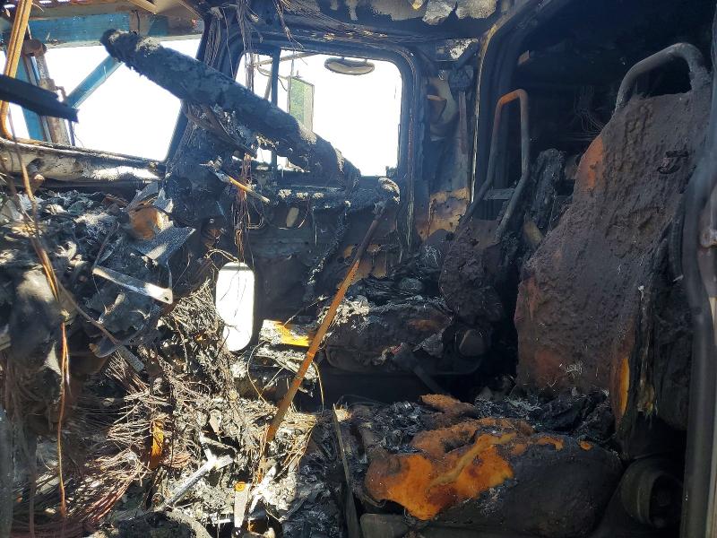 2003 Peterbilt All other VIN 1NP5DB9X83N596559 COPART salvage auction — BURN, NE - CERT OF TITLE-SALVAGE, sold $2,650 on 2026-07-06 (photo 5)