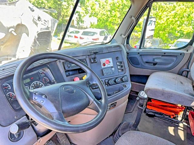 2012 Freightliner All other VIN 1FUJGEDVXCSBM0774 COPART salvage auction — NORMAL WEAR, CT, sold $625 on 2026-07-24 (photo 9)