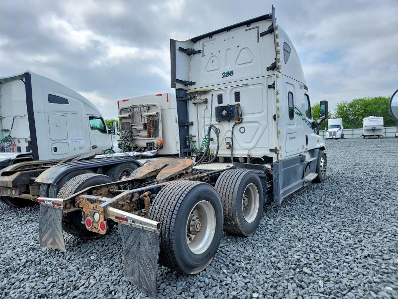 2016 Freightliner All other VIN 3AKGGLDR6GSGY3061 COPART salvage auction — MINOR DENT/SCRATCHES, MI - CERTIFICATE OF TITLE, sold $6,900 on 2026-08-11 (photo 4)