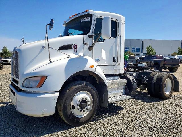 2015 Kenworth All other VIN 1XKBAJ8X4FJ442736 COPART salvage auction — NORMAL WEAR, DV, sold $5,900 on 2026-07-09 (photo 2)