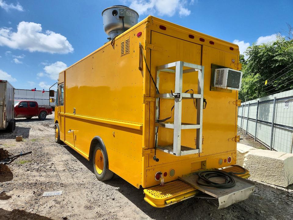 2002 Freightliner All other VIN 4UZAANCP62CK26533 COPART salvage auction — NORMAL WEAR, TX - CERTIFICATE OF TITLE (P), sold $6,600 on 2026-07-08 (photo 2)