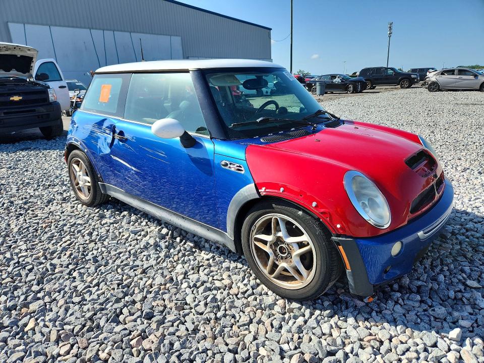 2005 Mini Cooper VIN WMWRE33445TD94259 COPART salvage auction — SIDE, Fl - Cert Of Title Slvg Rebuildable, sold $425 on 2026-08-03 (photo 4)
