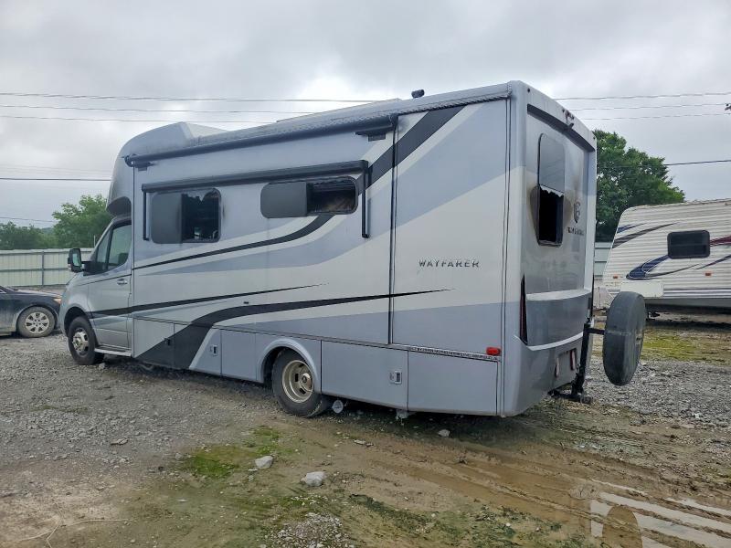 2020 Tiffen Unknown VIN W1X8E33Y0LN119178 COPART salvage auction — INTERIOR BURN, TN - SALVAGE CERTIFICATE (P), sold $5,700 on 2026-07-29 (photo 3)