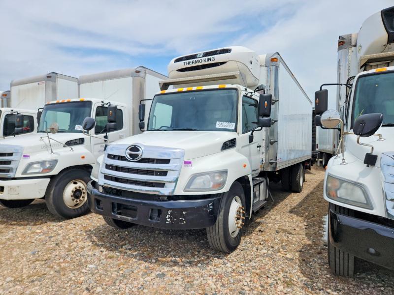 2014 Hino 338 VIN 5PVNV8JT9E4S53297 COPART salvage auction — NORMAL WEAR, CT, sold $5,800 on 2026-10-23 (photo 2)