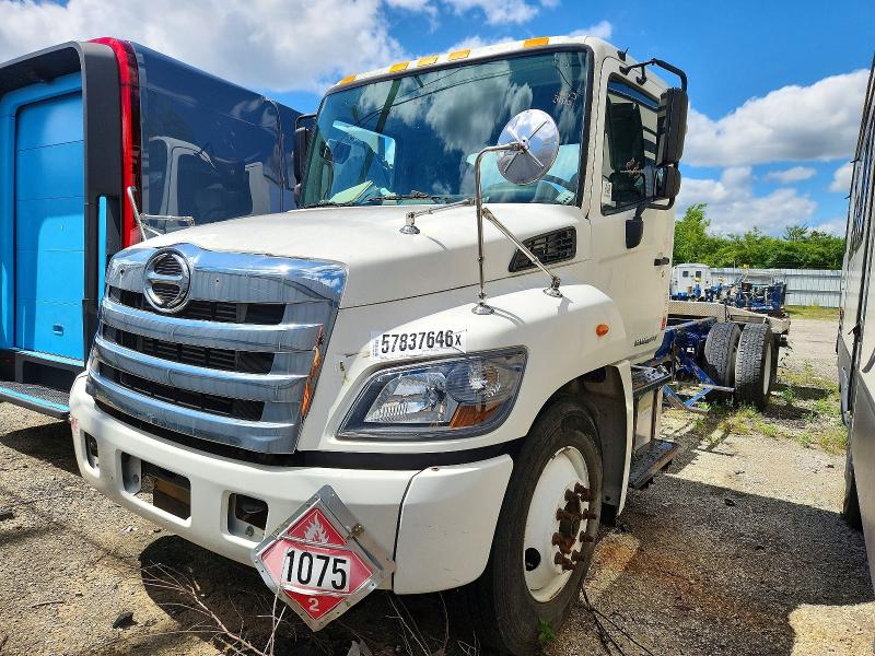 2014 Hino Hino 338 VIN 5PVNV8JP6E4S50215 COPART salvage auction — MECHANICAL, OK - CERTIFICATE OF TITLE, sold $4,600 on 2026-09-02 (photo 2)