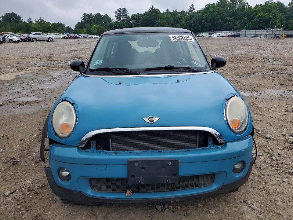 2009 Min Cooper VIN WMWMF33539TU69522 COPART salvage auction — WATER/FLOOD, CT, sold $100 on 2026-07-16 (photo 5)