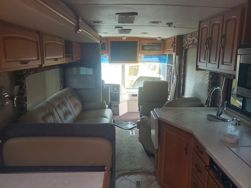 2005 Frht All other VIN 4UZACJDC95CV83062 COPART salvage auction — NORMAL WEAR, MA - CERTIFICATE OF TITLE, sold $16,782 on 2026-07-17 (photo 5)