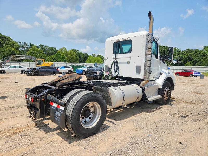 2017 Kenworth All other VIN 1XKZAP8X1HJ172255 COPART salvage auction — MINOR DENT/SCRATCHES, CT, sold $11,700 on 2026-08-18 (photo 4)