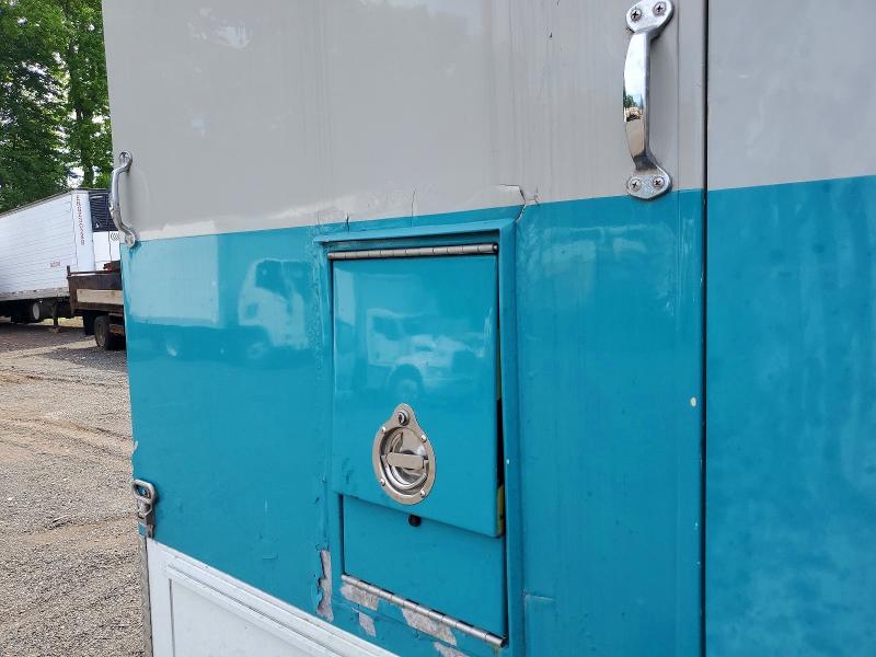 2001 Freightliner All other VIN 1FV6GJBC91HH58108 COPART salvage auction — MINOR DENT/SCRATCHES, VT - CERTIFICATE OF TITLE, sold $425 on 2026-07-31 (photo 9)