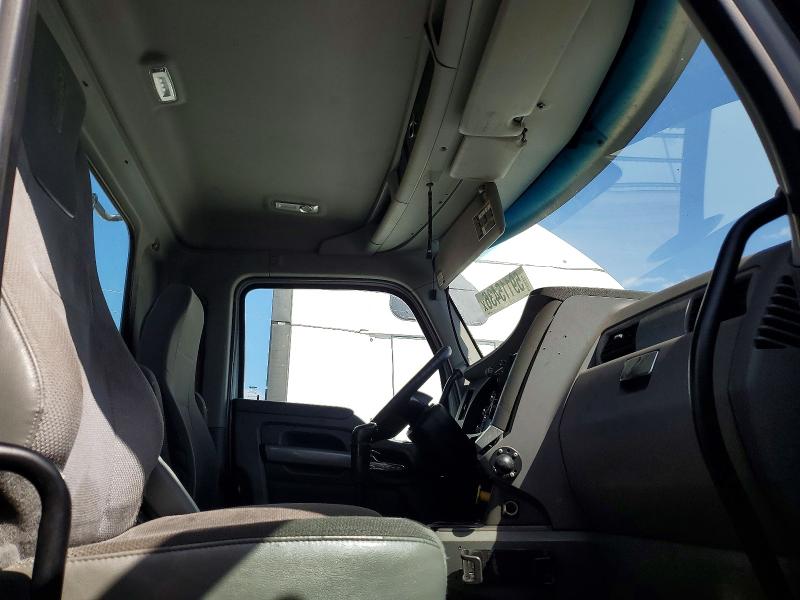 2017 Kenworth All other VIN 1XKZDK9X1HJ163970 COPART salvage auction — MINOR DENT/SCRATCHES, OH - CERTIFICATE OF TITLE, sold $4,250 on 2026-07-28 (photo 5)