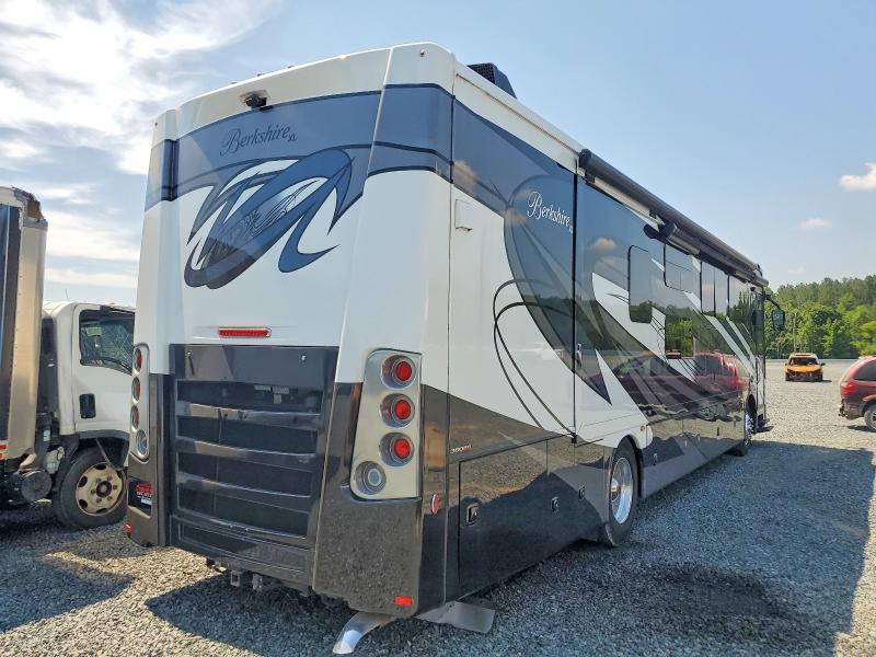 2021 Freightliner Unknown VIN 4UZACHFE5MCMT9367 COPART salvage auction — WATER/FLOOD, SQ, sold $89,000 on 2026-07-30 (photo 4)