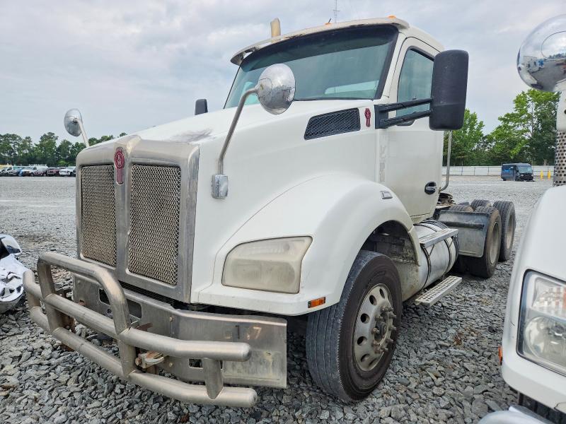 2017 Kenworth All other VIN 1XKZDP9X8HJ168595 COPART salvage auction — NORMAL WEAR, CT, sold $9,700 on 2026-07-21 (photo 2)