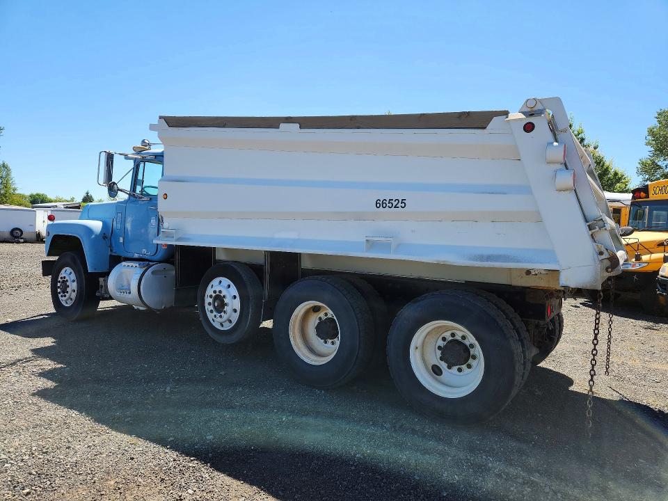 1990 Mack Rb688s VIN 1M2P270CXLM008837 COPART salvage auction — MINOR DENT/SCRATCHES, NJ - CERTIFICATE OF TITLE, sold $10,500 on 2026-07-07 (photo 2)