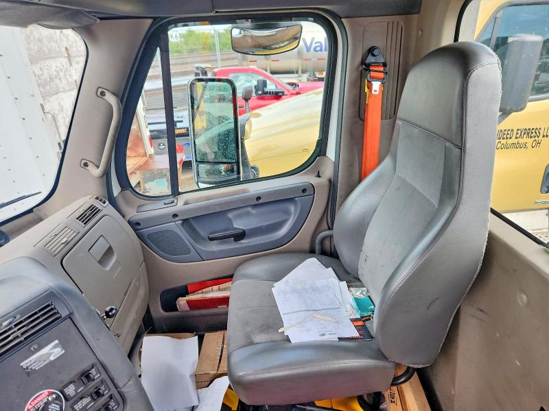2019 Freightliner All other VIN 3AKJGBDV3KDJW2113 COPART salvage auction — NORMAL WEAR, CT, sold $7,400 on 2026-07-09 (photo 6)