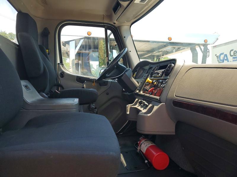 2019 Freightliner All other VIN 3ALACXFC4KDKC9751 COPART salvage auction — NORMAL WEAR, NJ - CERTIFICATE OF TITLE, sold $11,500 on 2026-07-28 (photo 5)