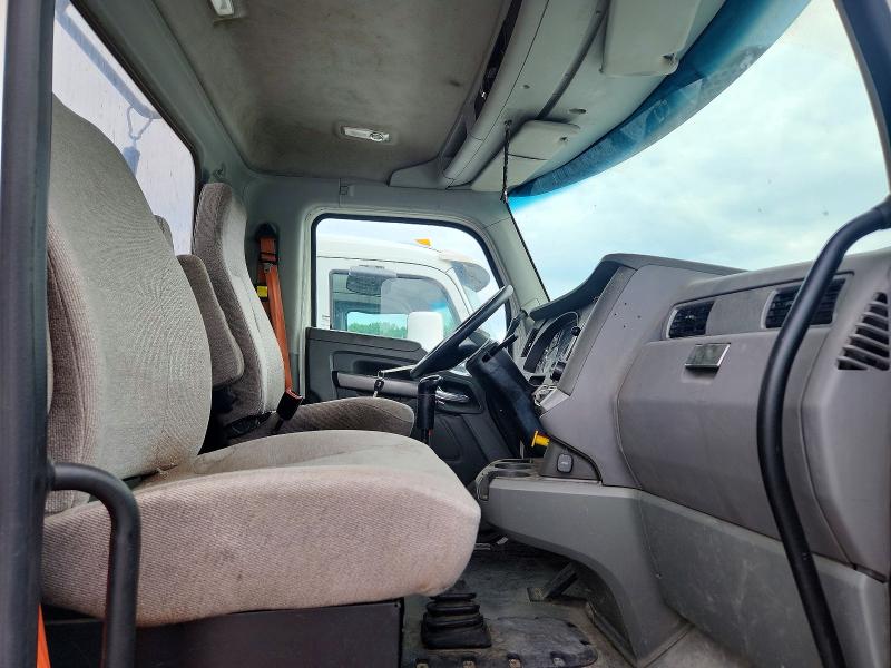 2017 Kenworth All other VIN 1XKZDP9X8HJ168595 COPART salvage auction — NORMAL WEAR, CT, sold $9,700 on 2026-07-21 (photo 5)
