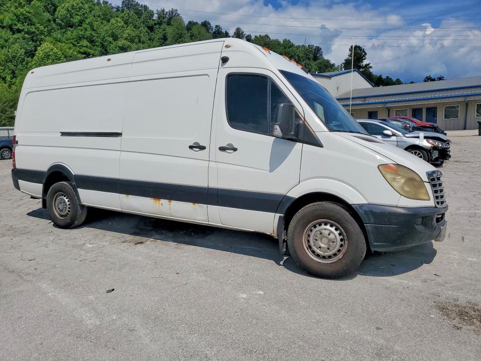 2008 Freightliner Sprinter VIN WDYPE845985235830 COPART salvage auction — FRONT END, VA - CERT OF TITLE - SALVAGE, sold $150 on 2026-07-08 (photo 4)