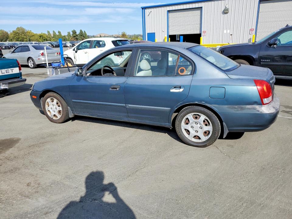 2003 Hyundai Elantra VIN KMHDN45DX3U567458 COPART salvage auction — NORMAL WEAR, CA - DIS/DLR/EXP ONLY CLEAN TITLE, sold $350 on 2026-07-17 (photo 2)