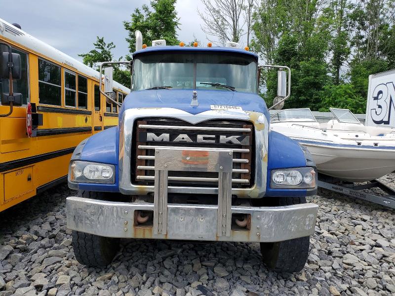 2007 Mack All other VIN 1M2AT04C17M006095 COPART salvage auction — MINOR DENT/SCRATCHES, CD, sold $3,100 on 2026-07-09 (photo 9)