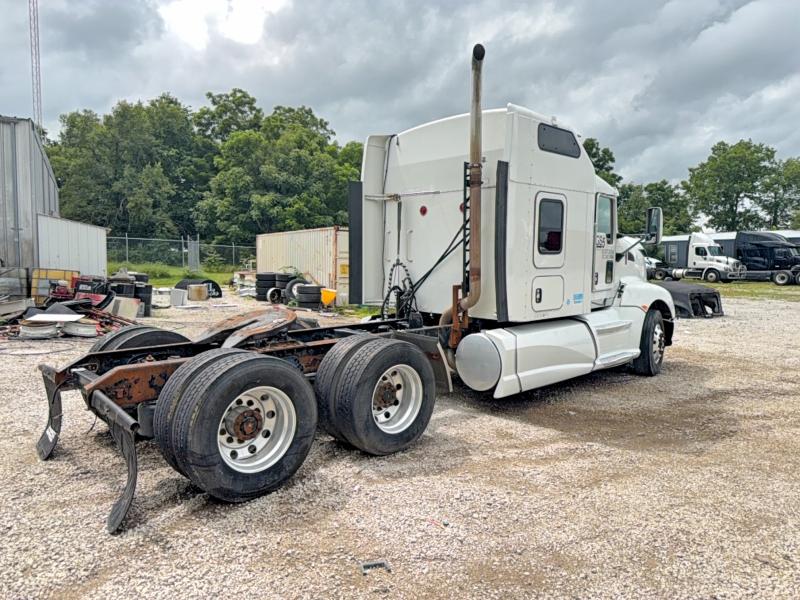 2014 Kenworth All other VIN 1XKADP9X8EJ400816 COPART salvage auction — MECHANICAL, CZ, sold $3,700 on 2026-07-07 (photo 4)