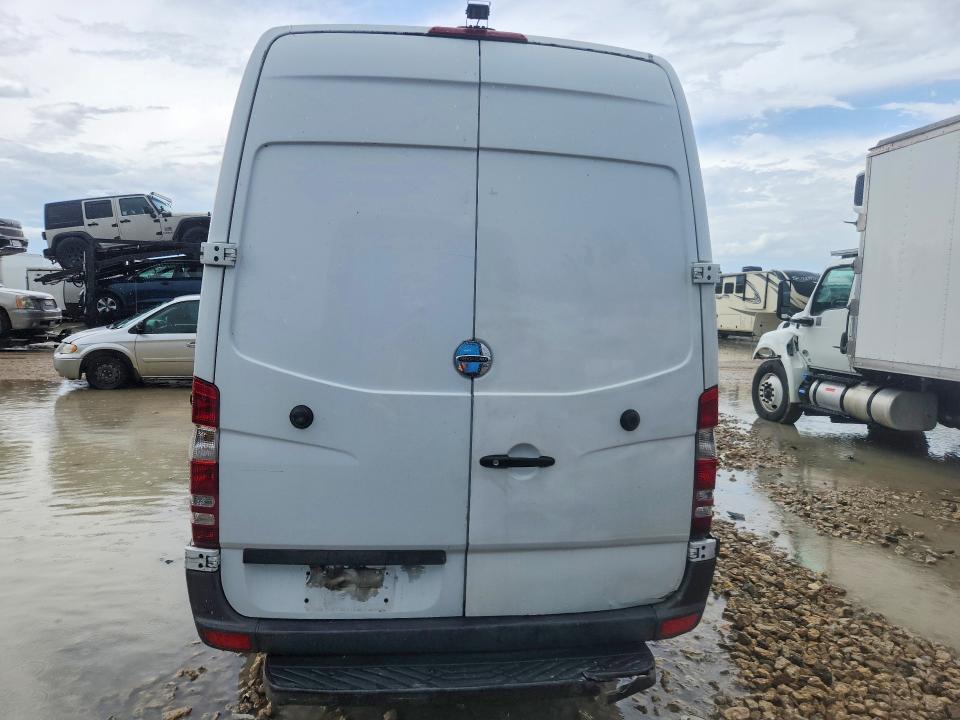 2015 Frht Sprinter VIN WDYPE8DC4FP101310 COPART salvage auction — NORMAL WEAR, CT, sold $650 on 2026-07-07 (photo 6)