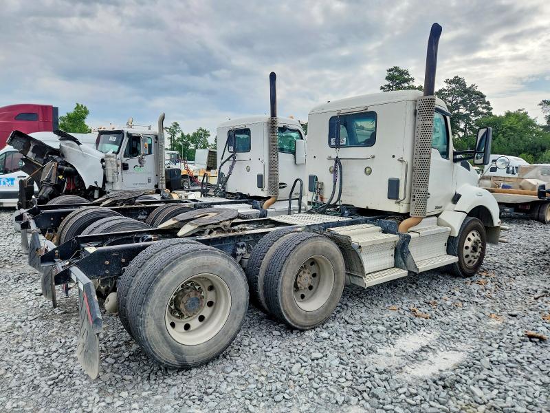 2017 Kenworth All other VIN 1XKZDP9X8HJ168595 COPART salvage auction — NORMAL WEAR, CT, sold $9,700 on 2026-07-21 (photo 4)