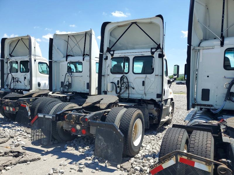 2018 Freightliner Cascadia 113 VIN 3AKBGADV1JSJN2804 COPART salvage auction — MINOR DENT/SCRATCHES, IN - CERTIFICATE OF TITLE, sold $950 on 2026-07-10 (photo 4)