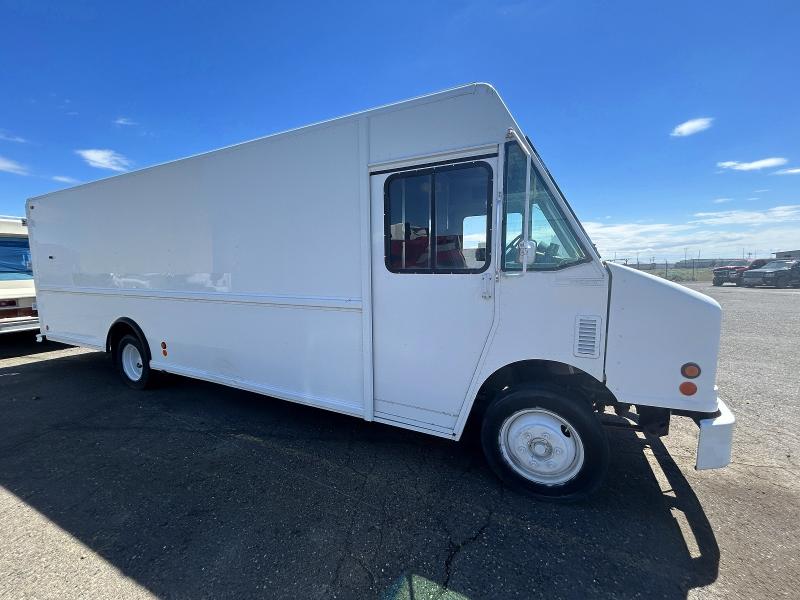 2006 Freightliner All other VIN 4UZAAPBW36CW54974 COPART salvage auction — MINOR DENT/SCRATCHES, WA - VEHICLE CERT OF OWNERSHIP-TITL, sold $1,750 on 2026-07-06 (photo 4)