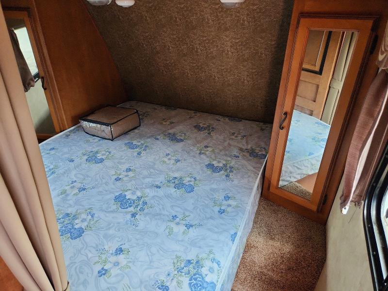 2013 Coachman Recreation VIN 5ZT2CXKB0DA002918 COPART salvage auction — MINOR DENT/SCRATCHES, CT, sold $3,800 on 2026-07-07 (photo 5)