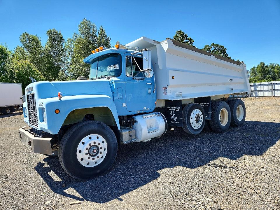 1990 Mack Rb688s VIN 1M2P270CXLM008837 — COPART salvage auction photo