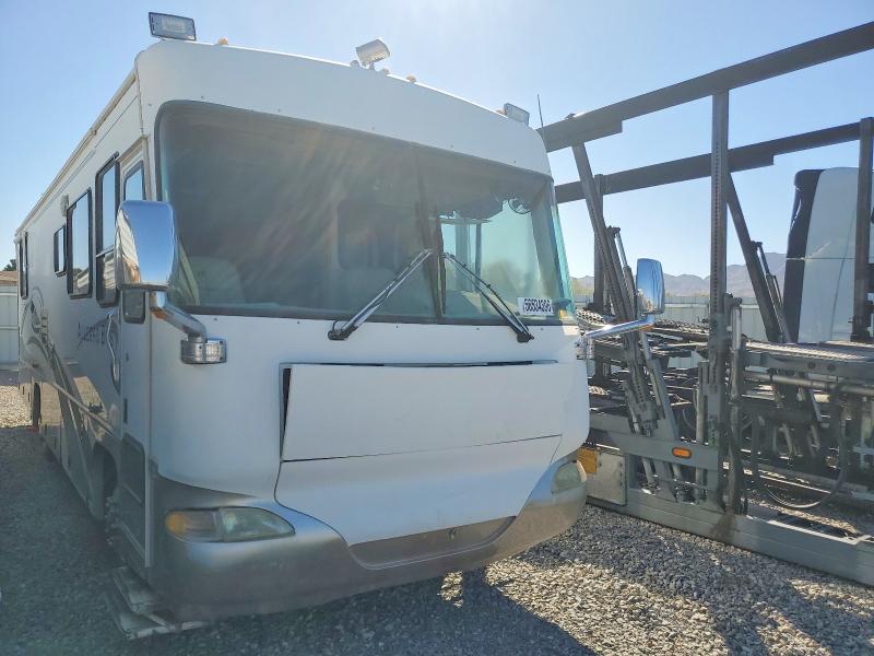2000 Frht All other VIN 4UZ6XFBA5YCF99159 COPART salvage auction — MINOR DENT/SCRATCHES, NV - CERTIFICATE OF TITLE, sold $2,850 on 2026-07-29 (photo 1)