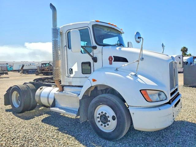2015 Kenworth All other VIN 1XKBAJ8X4FJ442736 COPART salvage auction — NORMAL WEAR, DV, sold $5,900 on 2026-07-09 (photo 1)