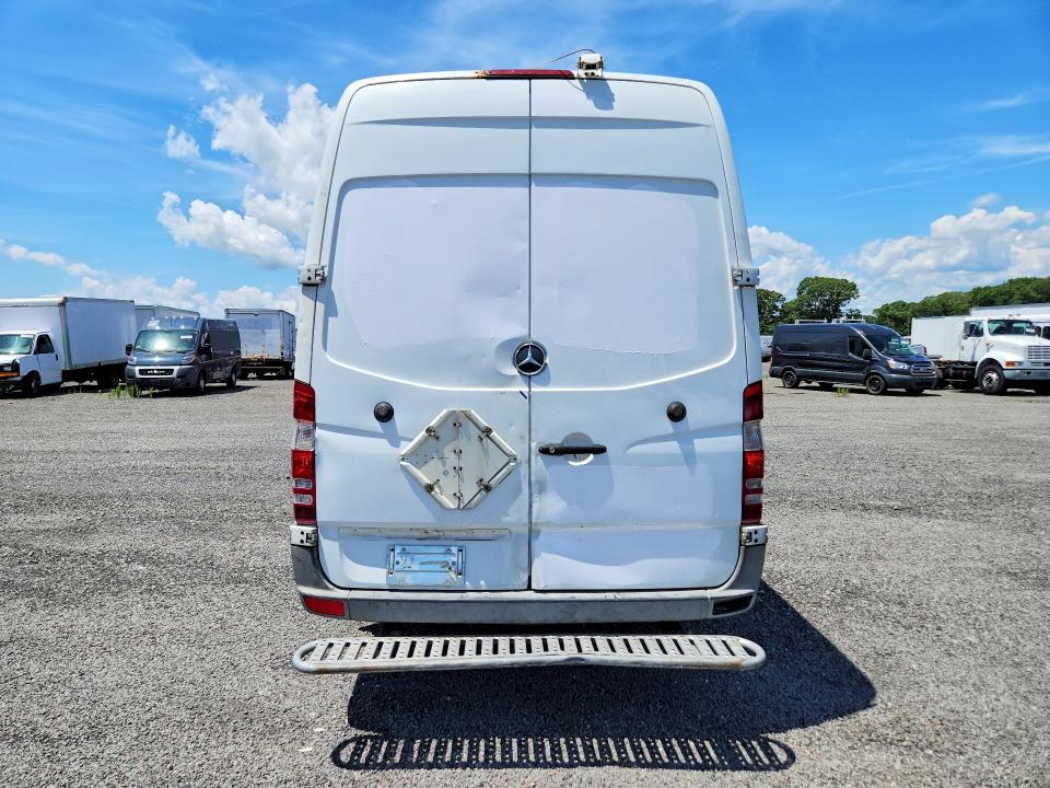 2011 Mercedes-benz Sprinter VIN WD3PE8CB3B5577892 COPART salvage auction — SIDE, CT, sold $400 on 2026-08-04 (photo 6)