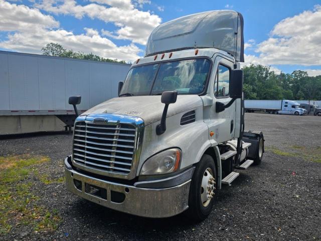 2016 Freightliner All other VIN 1FUBGAD42GLHD9913 COPART salvage auction — MINOR DENT/SCRATCHES, CT, sold $1,650 on 2026-07-10 (photo 3)