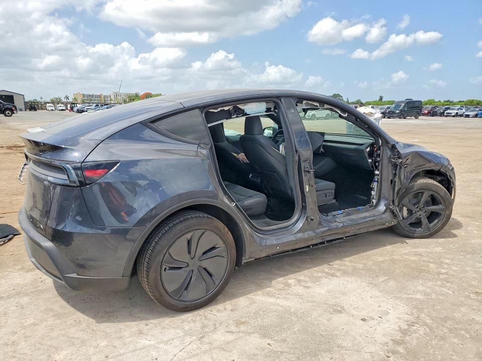 2026 Tesla Model y VIN 7SAYGDEE7TA635782 COPART salvage auction — SIDE, Fl - Cert Of Title Slvg Rebuildable, sold $5,700 on 2026-07-23 (photo 3)