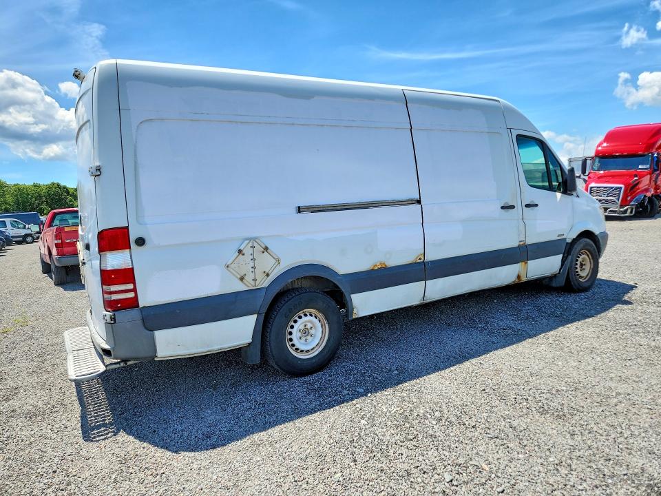 2011 Mercedes-benz Sprinter VIN WD3PE8CB3B5577892 COPART salvage auction — SIDE, CT, sold $400 on 2026-08-04 (photo 3)