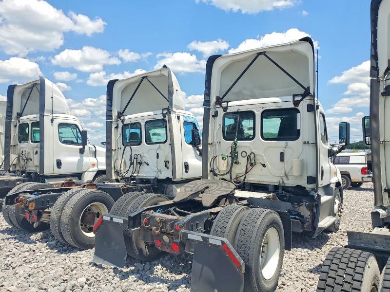 2018 Freightliner Cascadia 113 VIN 3AKBGADV0JSJN2714 COPART salvage auction — MINOR DENT/SCRATCHES, IN - CERTIFICATE OF TITLE, sold $225 on 2026-07-10 (photo 4)