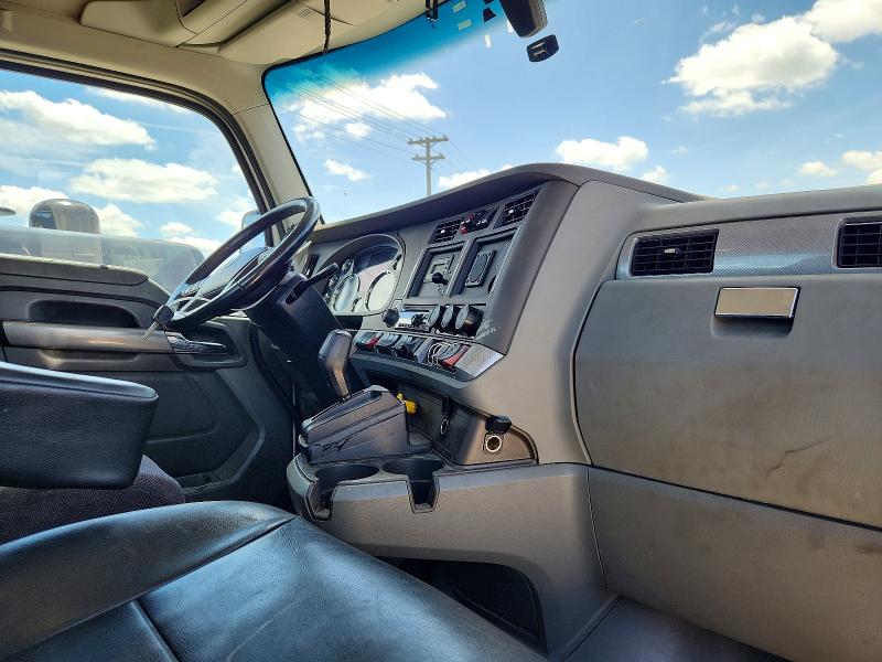 2018 Kenworth All other VIN 1XKYA48XXJJ204328 COPART salvage auction — MINOR DENT/SCRATCHES, IN - CERTIFICATE OF TITLE, sold $8,600 on 2026-07-07 (photo 5)