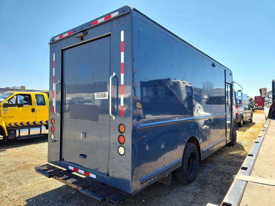 2021 Freightliner Chassis VIN 4UZAC2GA4MCMM9252 COPART salvage auction — MINOR DENT/SCRATCHES, CA - DIS/DLR/EXP ONLY CLEAN TITLE, sold $23,900 on 2026-08-24 (photo 3)