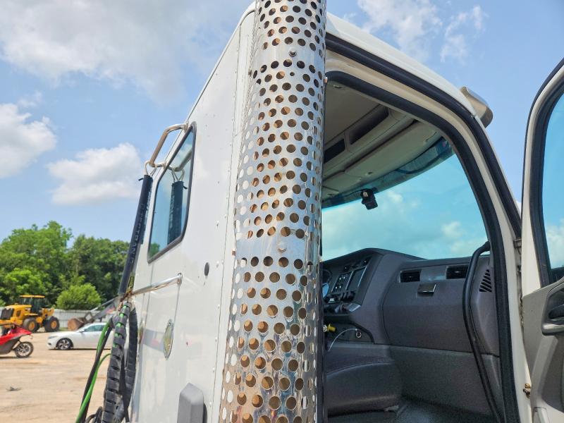 2017 Kenworth All other VIN 1XKZAP8X1HJ172255 COPART salvage auction — MINOR DENT/SCRATCHES, CT, sold $11,700 on 2026-08-18 (photo 9)