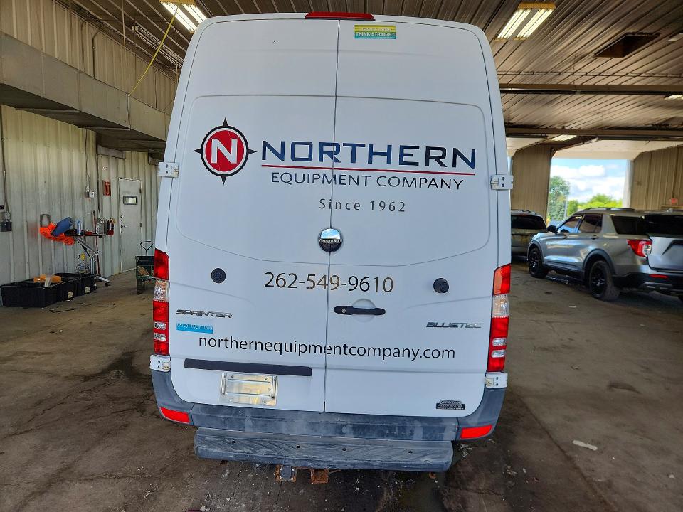 2016 Freightliner Sprinter VIN WDYPE7DD4GP291744 COPART salvage auction — MINOR DENT/SCRATCHES, CT, sold $1,300 on 2026-07-20 (photo 6)