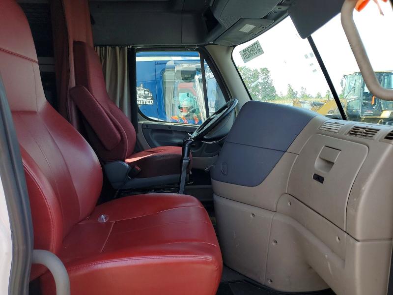 2019 Freightliner All other VIN 3AKJGLDR8KDKG6407 COPART salvage auction — NORMAL WEAR, NY - CERTIFICATE OF TITLE, sold $18,750 on 2026-07-14 (photo 5)