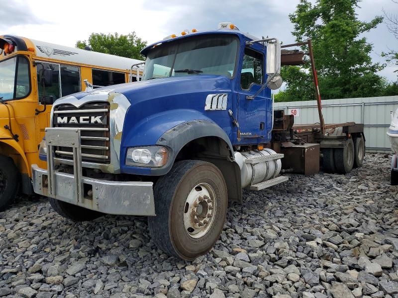 2007 Mack All other VIN 1M2AT04C17M006095 COPART salvage auction — MINOR DENT/SCRATCHES, CD, sold $3,100 on 2026-07-09 (photo 2)