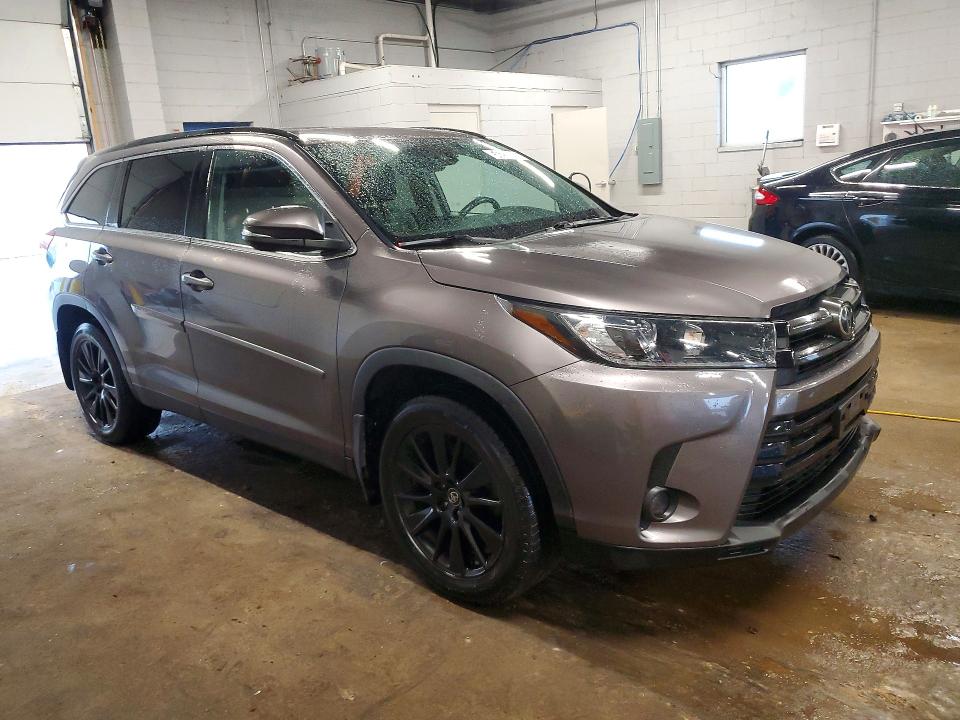 2019 Toyota Highlander VIN 5TDJZRFH8KS617223 COPART salvage auction — MINOR DENT/SCRATCHES, IA - CERTIFICATE OF TITLE, sold $13,600 on 2026-07-23 (photo 4)