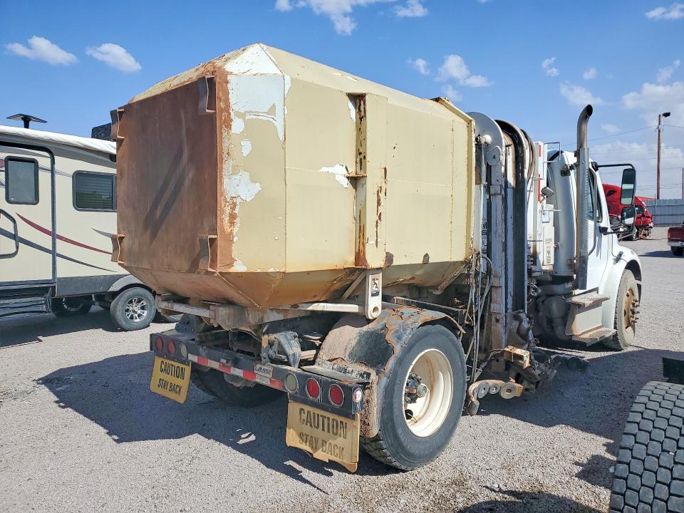 2016 Freightliner All other VIN 1FVACXDT1GHHB4937 COPART salvage auction — MINOR DENT/SCRATCHES, CD, sold $2,200 on 2026-08-14 (photo 3)